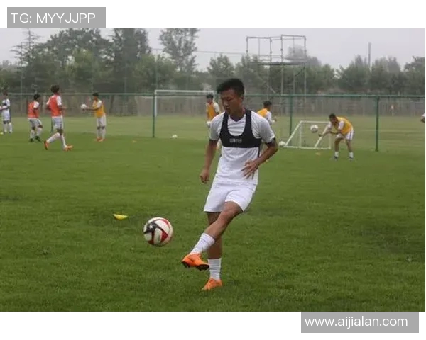 飞哥哥带领球队再创辉煌 以无可匹敌的速度与技巧征服绿茵场